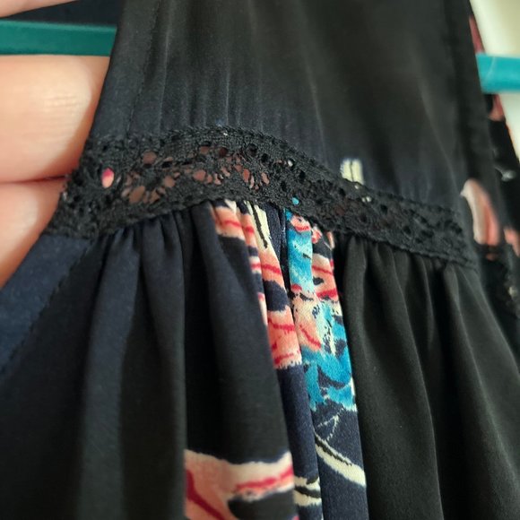 Lane Bryant Swing V-Neck Shell - Picture 2 of 5